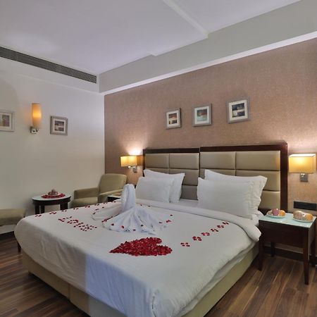 Krios Hotel - Near Sg Highway, 아흐메다바드 외부 사진