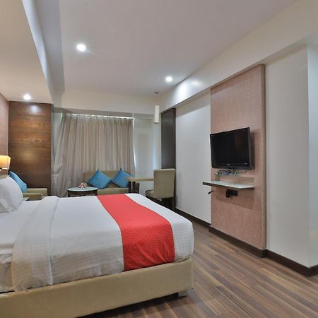 Krios Hotel - Near Sg Highway, 아흐메다바드 외부 사진