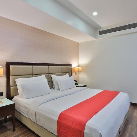 Krios Hotel - Near Sg Highway, 아흐메다바드 외부 사진