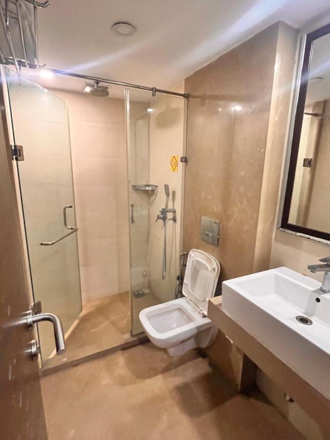 Krios Hotel - Near Sg Highway, 아흐메다바드 외부 사진