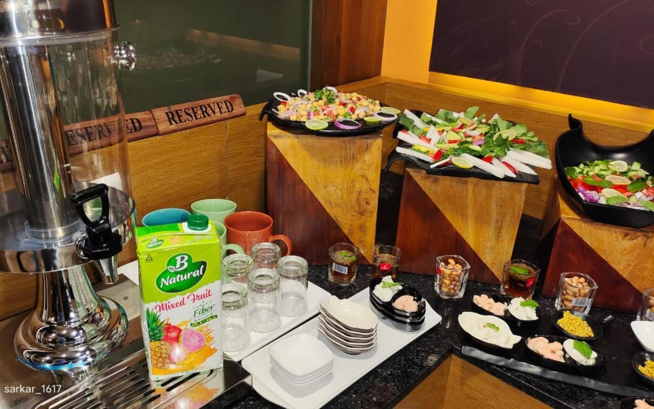 Krios Hotel - Near Sg Highway, 아흐메다바드 외부 사진