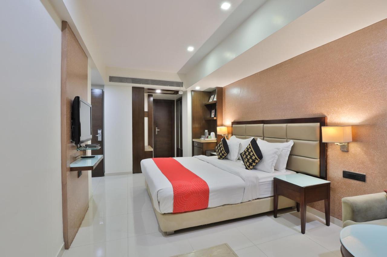 Krios Hotel - Near Sg Highway, 아흐메다바드 외부 사진