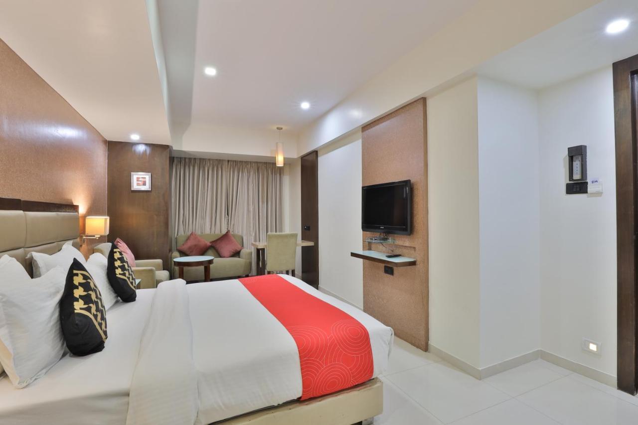 Krios Hotel - Near Sg Highway, 아흐메다바드 외부 사진