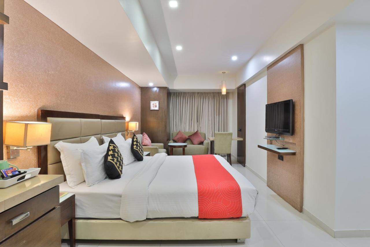 Krios Hotel - Near Sg Highway, 아흐메다바드 외부 사진