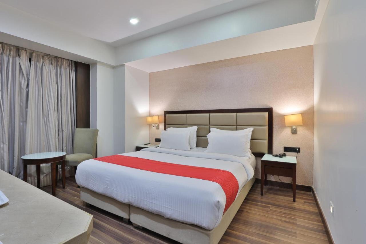 Krios Hotel - Near Sg Highway, 아흐메다바드 외부 사진