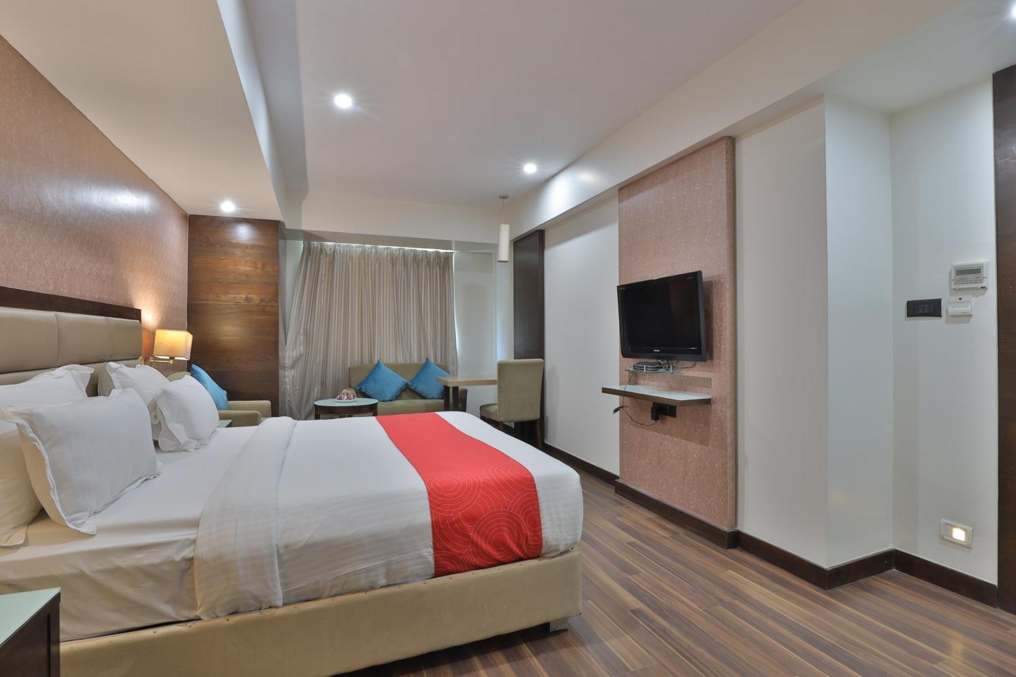 Krios Hotel - Near Sg Highway, 아흐메다바드 외부 사진