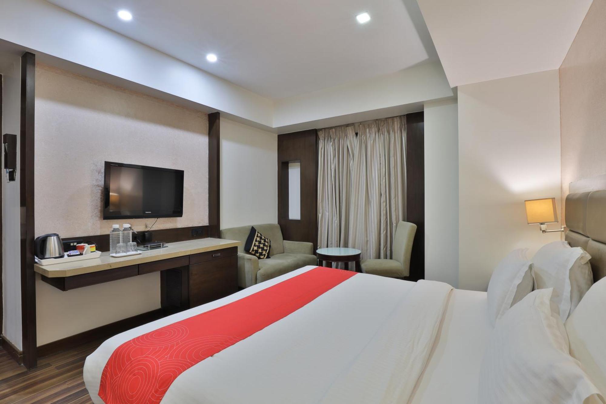 Krios Hotel - Near Sg Highway, 아흐메다바드 외부 사진