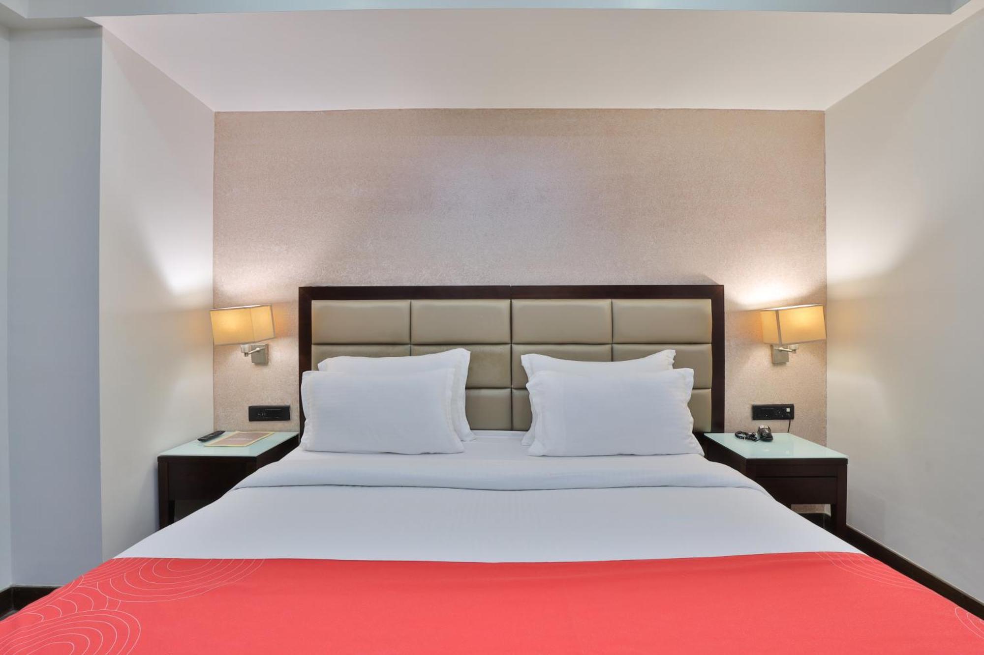 Krios Hotel - Near Sg Highway, 아흐메다바드 외부 사진