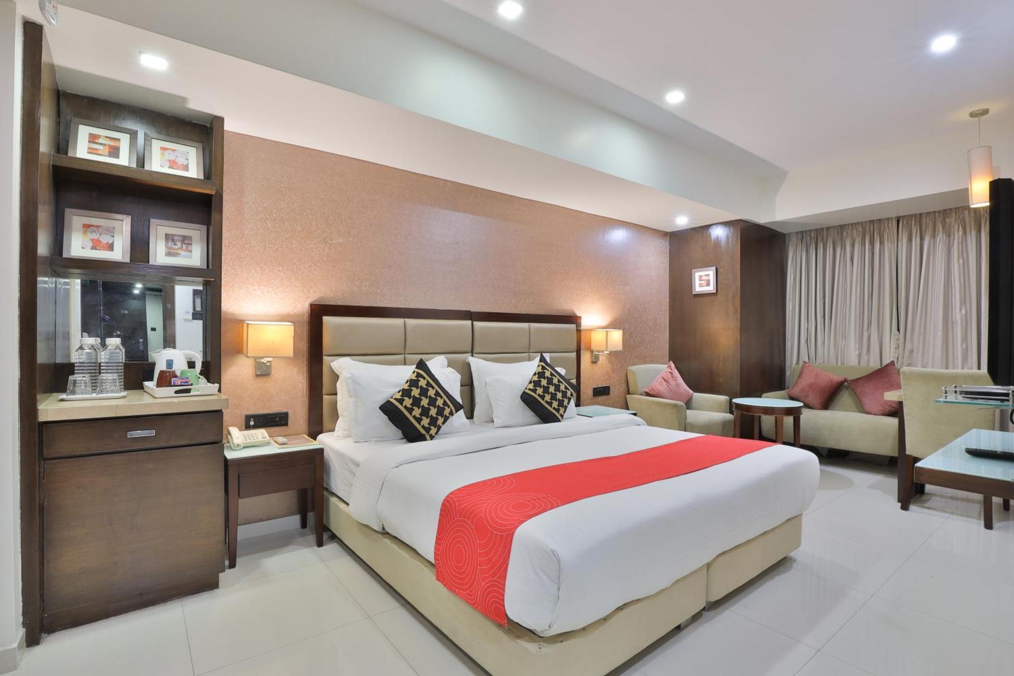 Krios Hotel - Near Sg Highway, 아흐메다바드 외부 사진